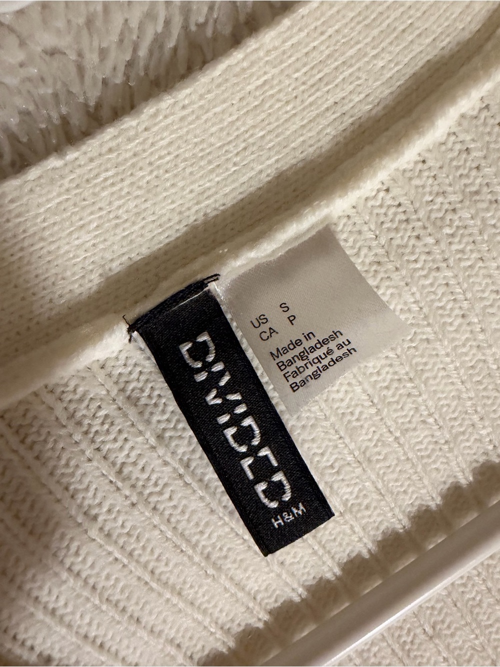 H&M Cream Ribbed V-Neck Button Cardigan - Picture 3 of 3
